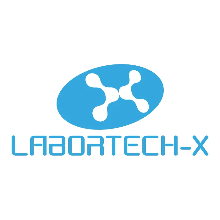 Ein Logo von Pixelflüsterer designen lassen, wie „LABORTECH-X“ mit einem stilisierten Design vernetzter Moleküle in Blau in einer ovalen Form, über dem Text „LABORTECH-X“ in Großbuchstaben und futuristischer blauer Schrift. © Pixelflüsterer